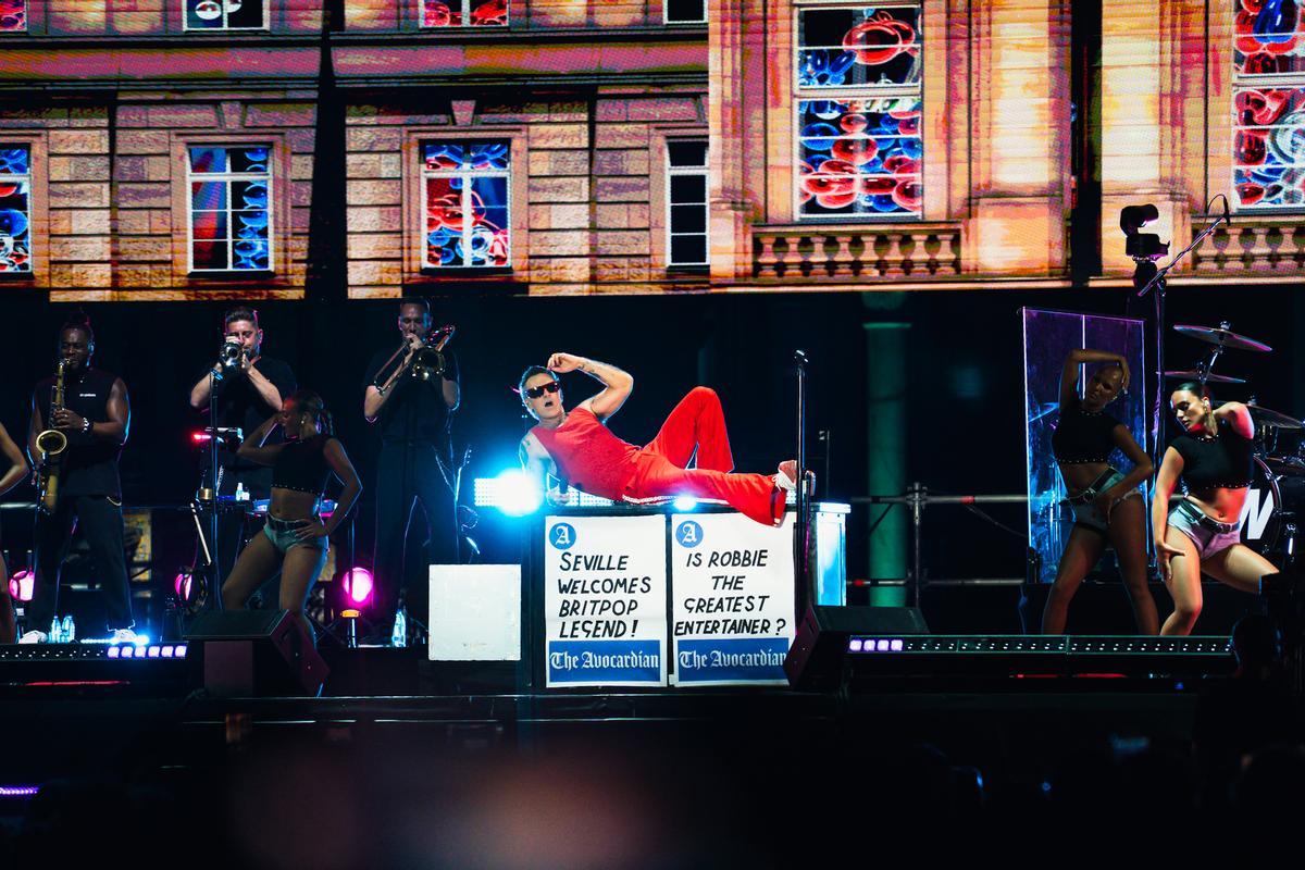 Las mejores imágenes del concierto de Robbie Williams en Icónica Santalucía Sevilla Fest