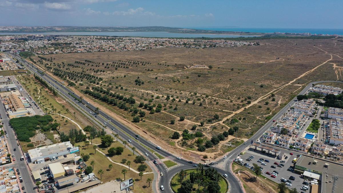 Vista aérea del total del sector que ocupa 1,8 millones de metros cuadrados y limitado por el parque natural, la CV-95 y la N-332