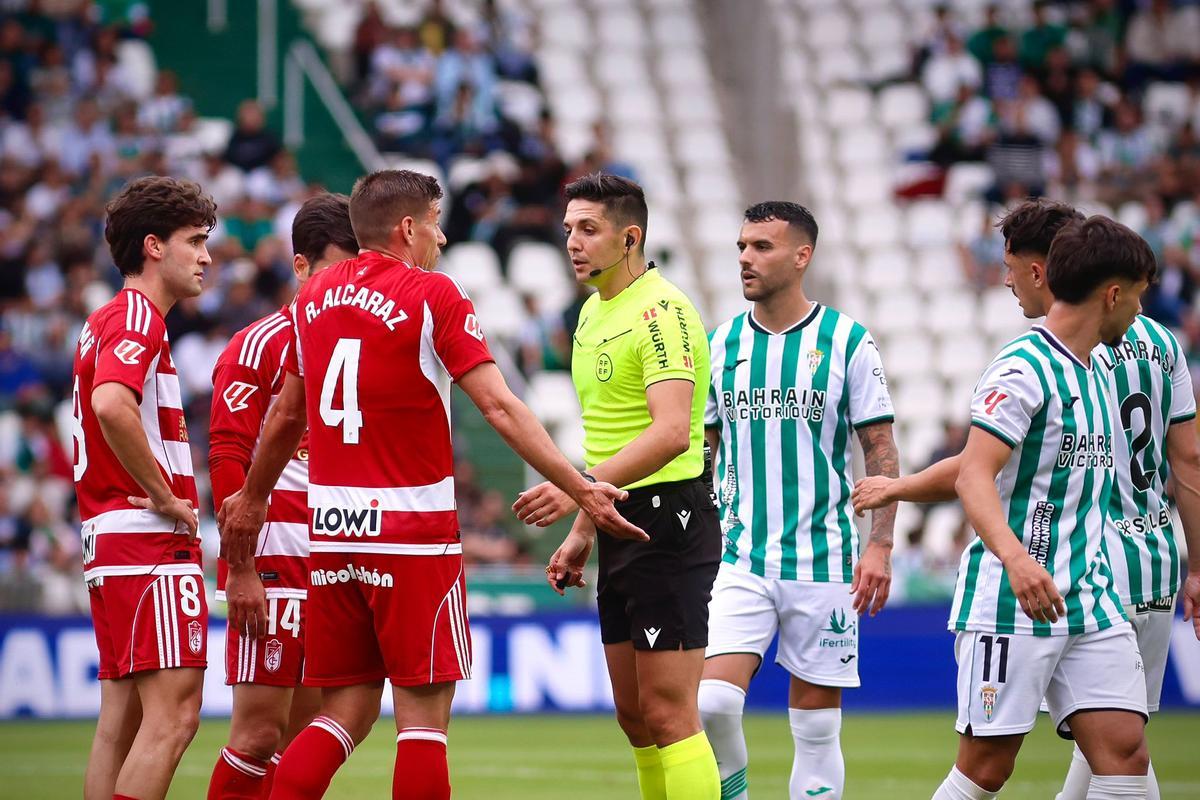 Córdoba CF-Granada | Las imágenes del partido de LaLiga Hypermotion