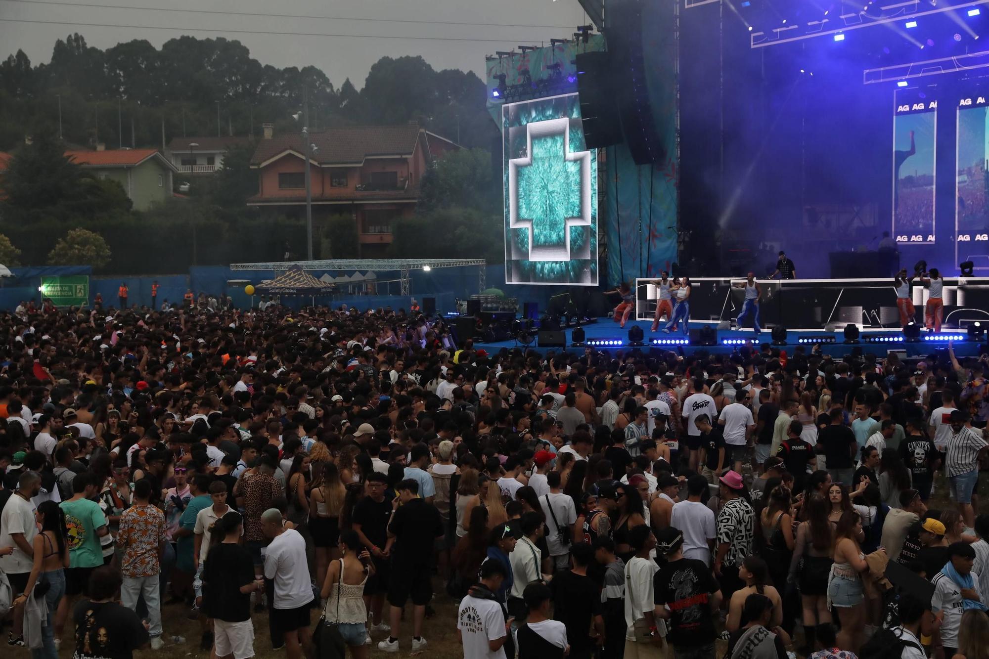 En imagenes | Segunga jornada del Reggaeton Beach de Avilés
