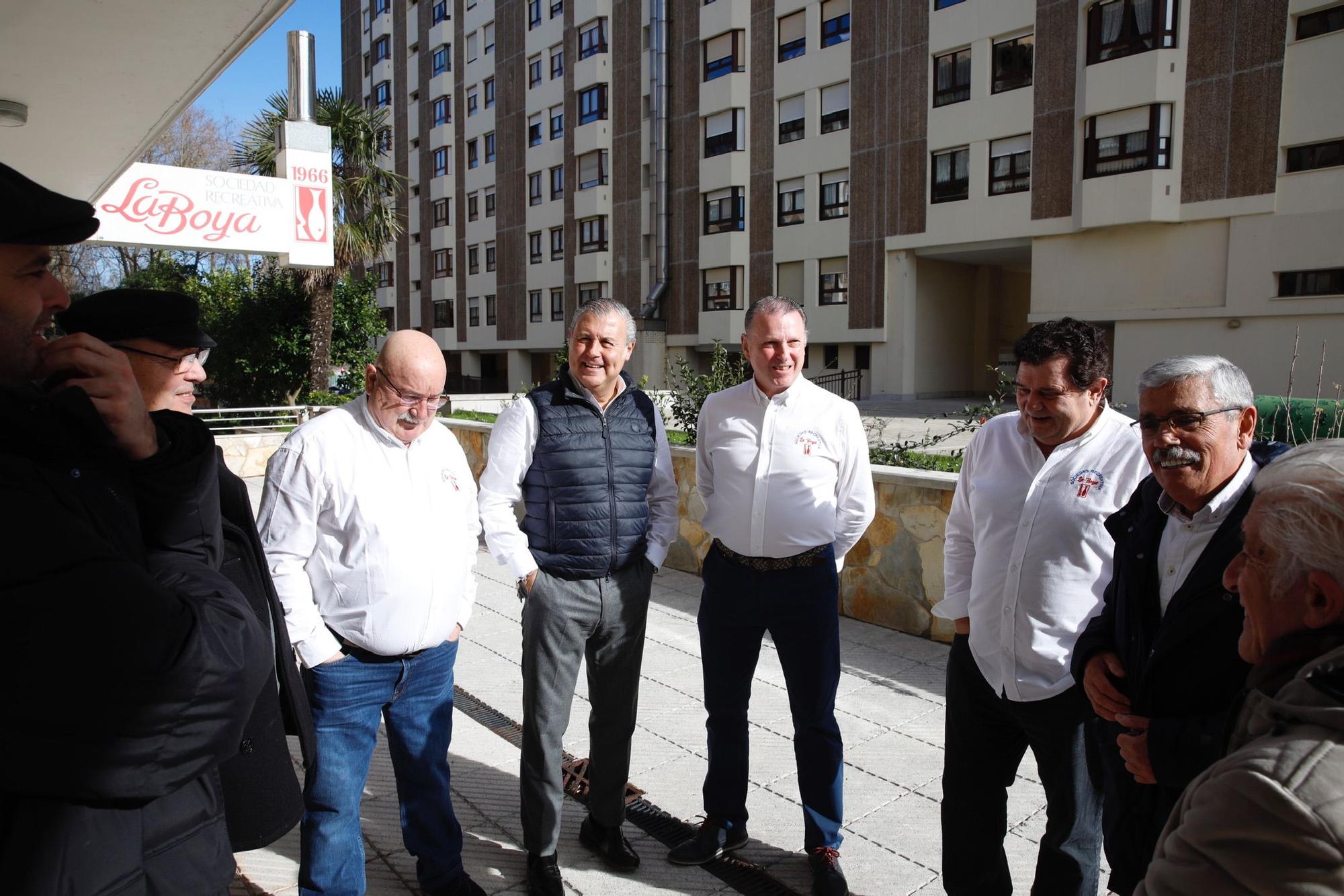 En imágenes: El candidato del PSOE visita la sociedad gastronómica la Boya