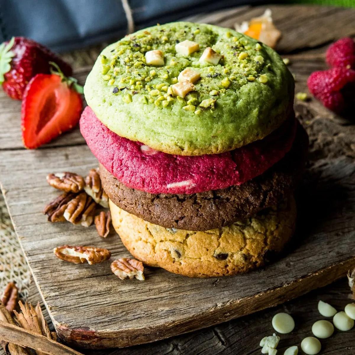Las cookies de Levaduramadre destacan por su textura blanda en el interior, su sutil gusto a mantequeilla y sus originales pepitas de chocolate