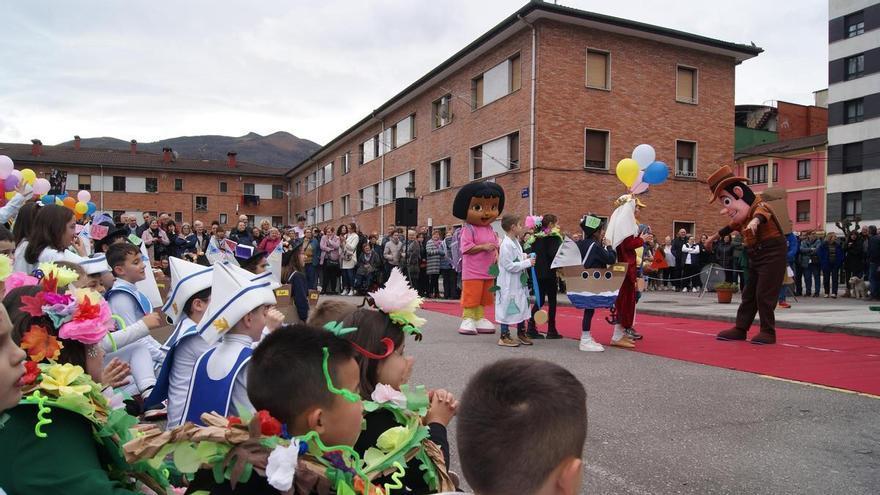 El colegio de Blimea celebró su Antroxu