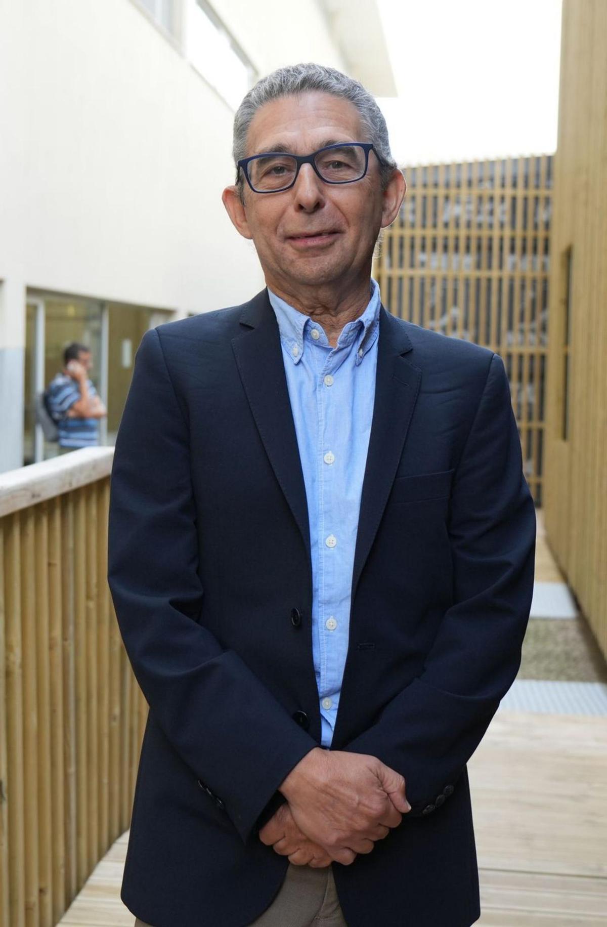 Pere Godoy: "S’ha de prohibir fumar als cotxes i eliminar el fum en qualsevol espai" Pere Godoy: "S’ha de prohibir fumar als cotxes i eliminar el fum en qualsevol espai"