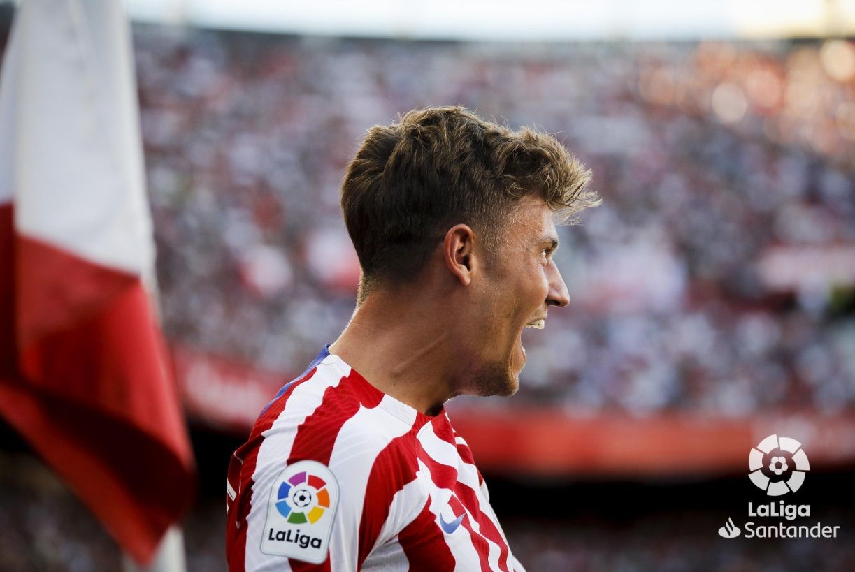 Marcos Llorente celebra el primer gol del Atlético.