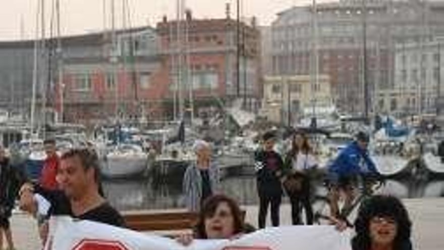 Stop Desahucios carga contra Bea Mato por criticarlos por manifestarse