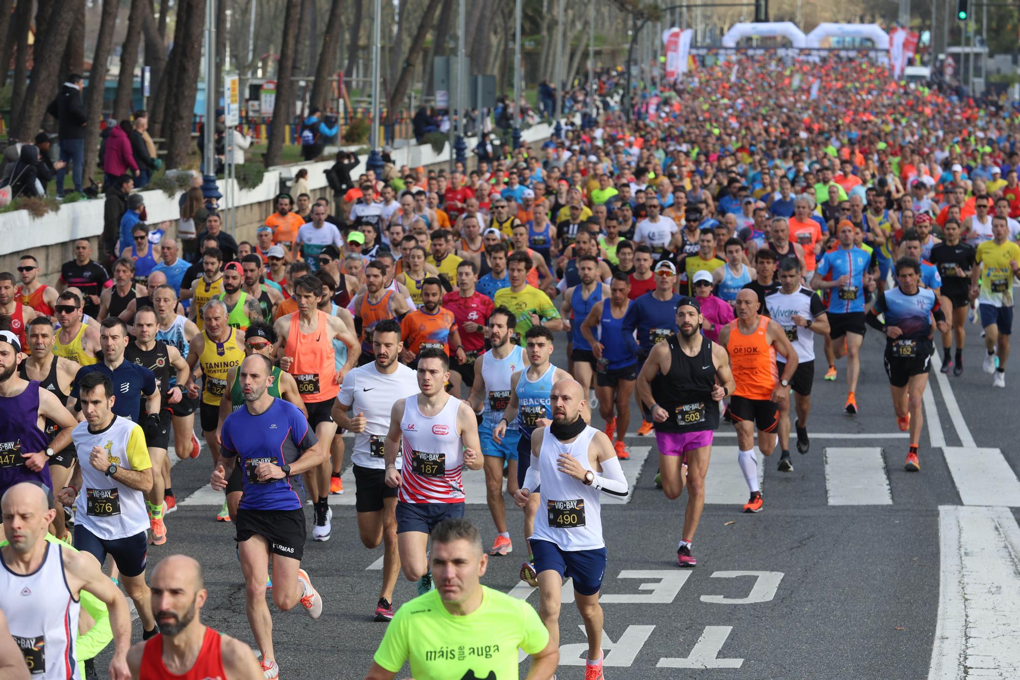 Vig-Bay: 4.000 pares de zapatillas camino de Baiona