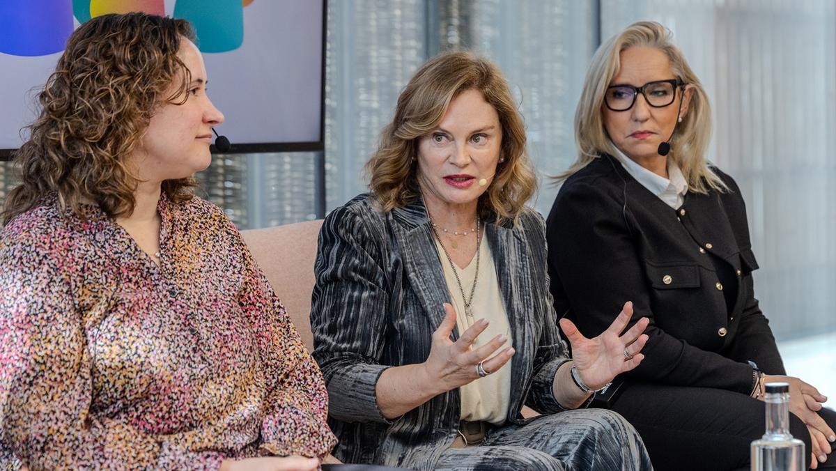 En la foto de izquierda a derecha Nuria Prat, Mercedes Rodés y Samantha Gásquez.