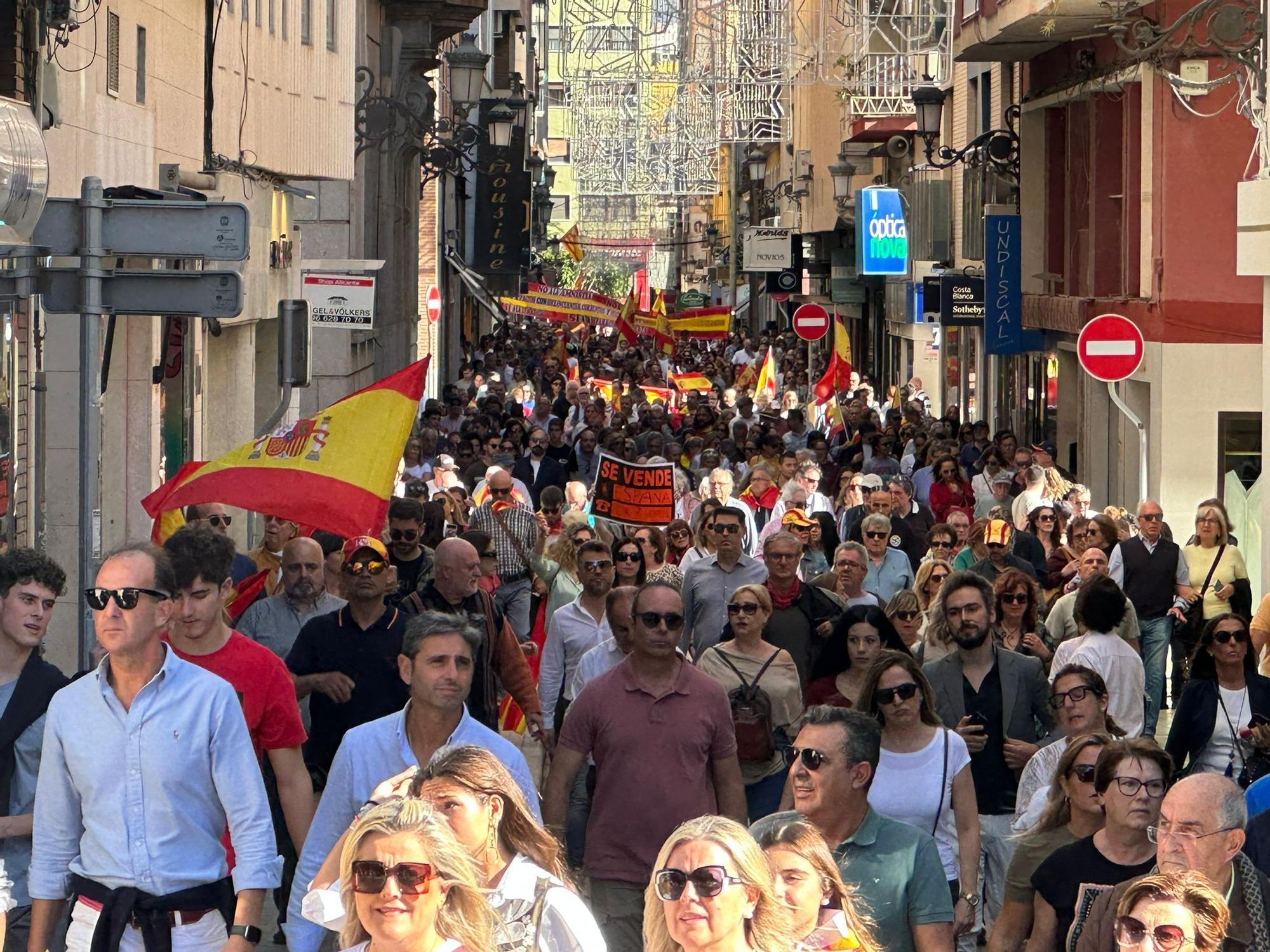 Manifestantes en la calle Gerona de Alicante