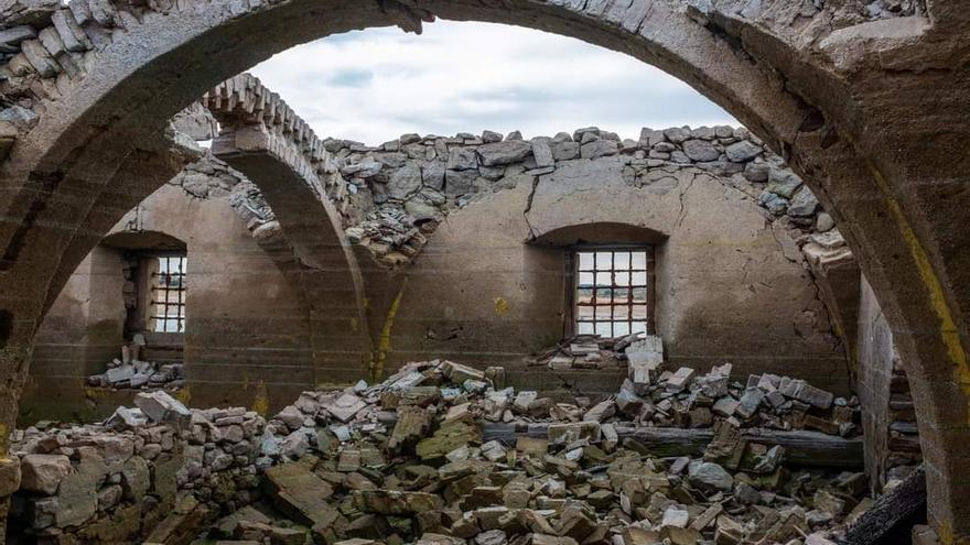 Parte del convento en ruinas.