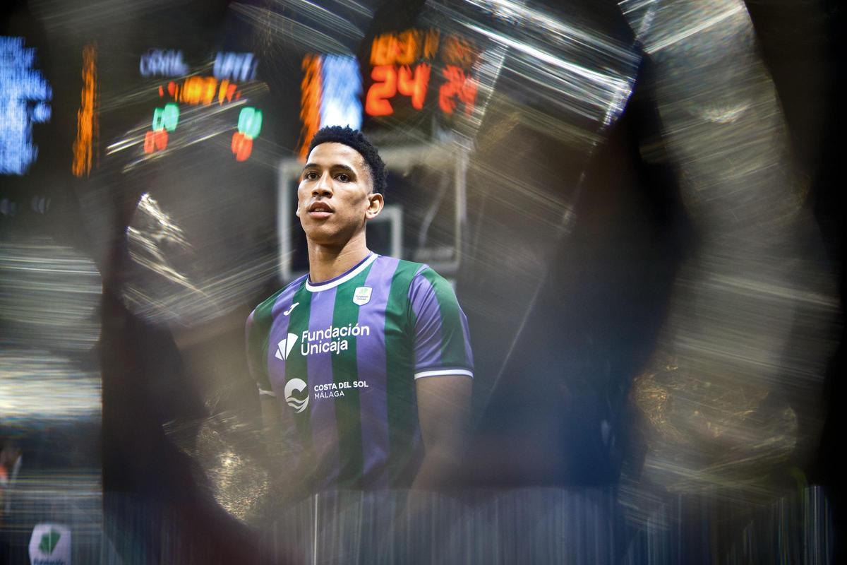 Tyson Pérez será baja al menos un mes.