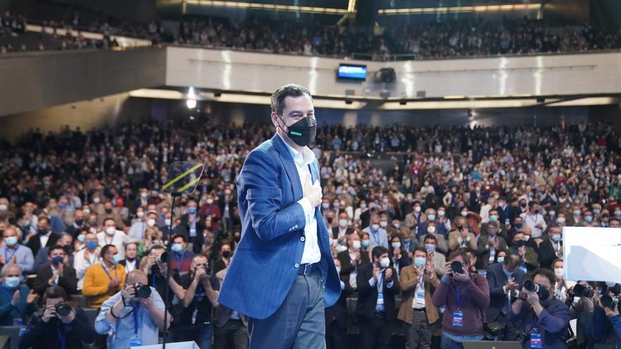 Juanma Moreno: &quot;España no necesita dos medios gobiernos sino uno sólido que tire del carro, como el de Andalucía&quot;