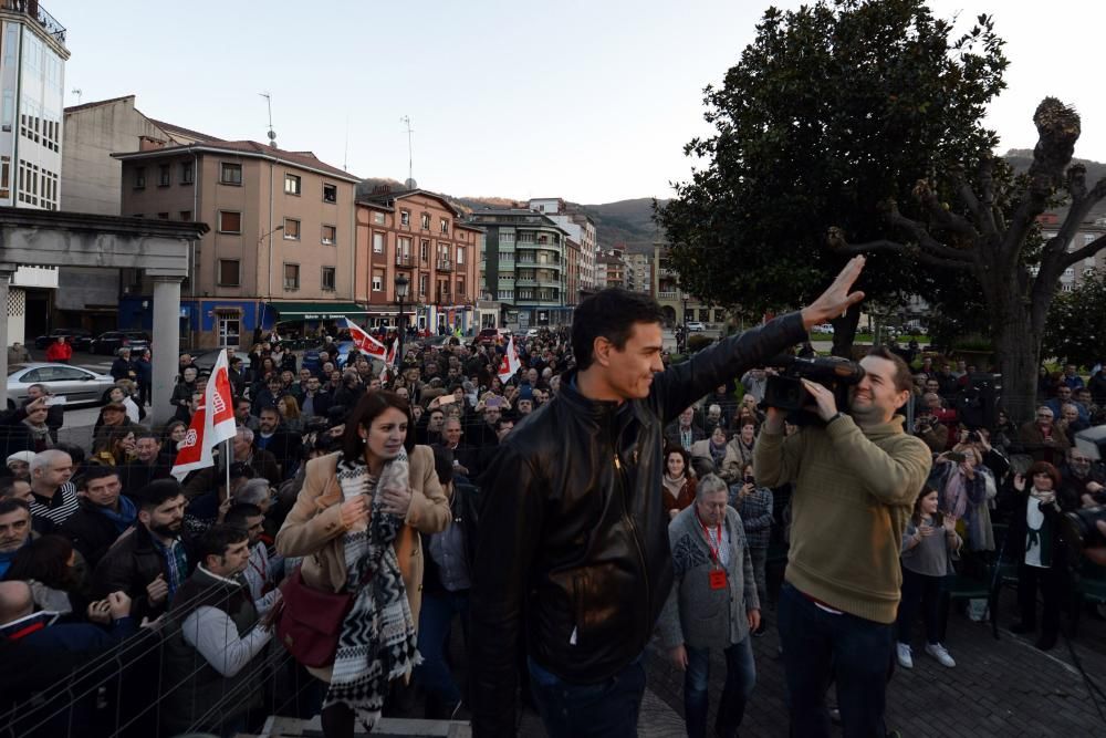 Acto político de Pedro Sánchez en El Entrego