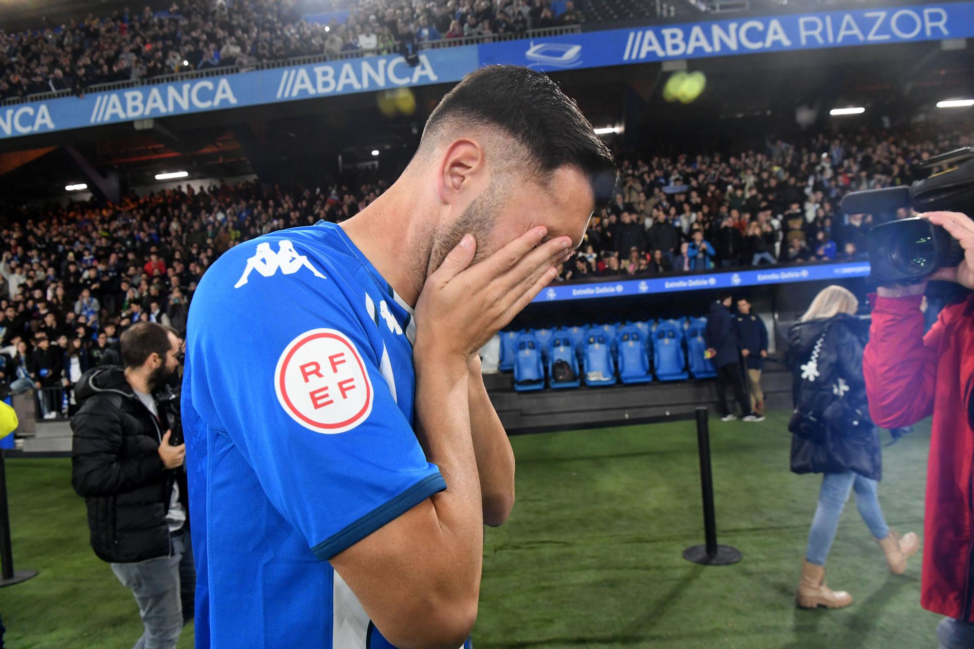 Riazor aclama a Lucas Pérez en su presentación