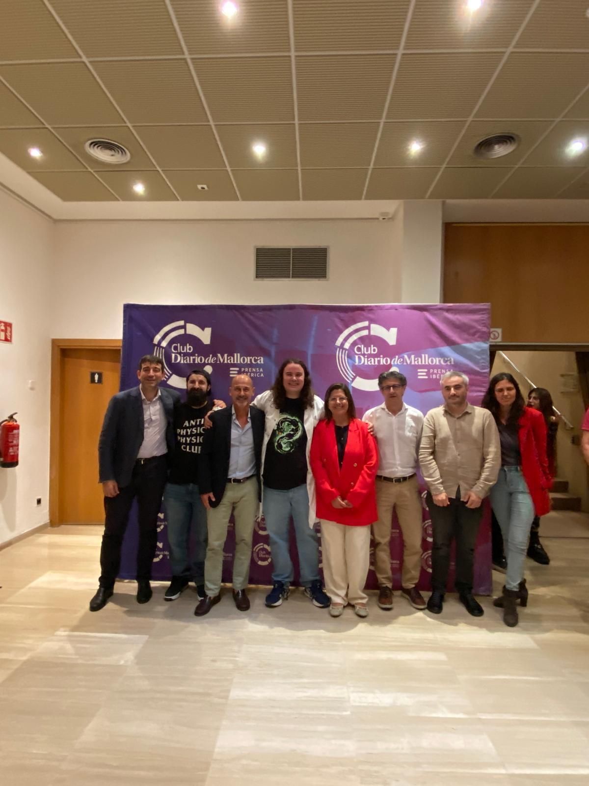 FOTOS | El Físico Barbudo entrevistó al divulgador tras el canal Ponte Bata en un encuentro en Diario de Mallorca