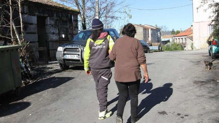 La casa donde estuvo retenida la víctima, y dos de los familares acusados de complicidad. // I. Osorio