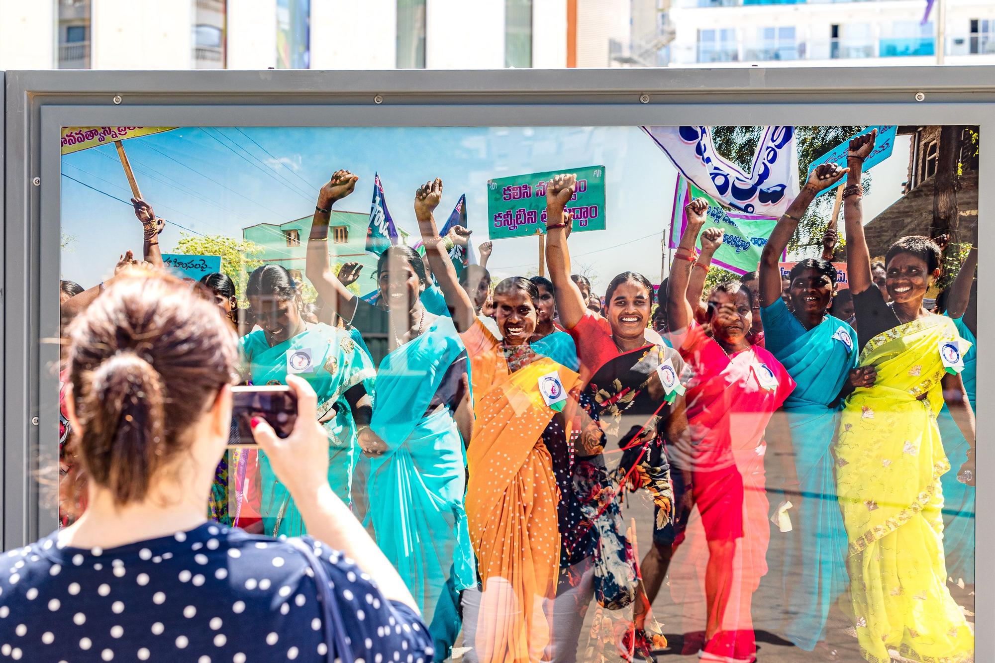 Cuarenta fotografías reflejan la vida cotidiana en Andhra Pradesh, una de las zonas más pobres de la India | La muestra se puede ver en la plaza de SS MM Los Reyes de España hasta el 11 de julio