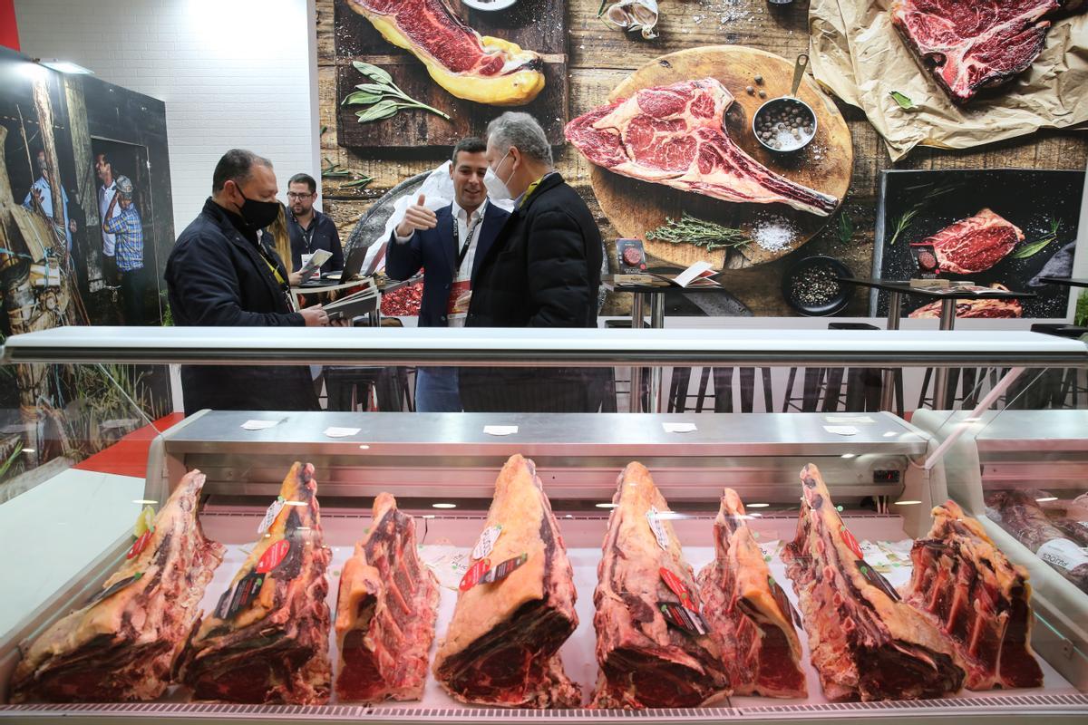 Ambiente en la Feria de la Alimentaria en la edición de 2022, en la Fira-2 de L'Hospitalet. En el Pabellón 3, Intercarn.