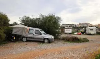El Ayuntamiento de Ibiza cerca a las autocaravanas estacionadas en sa Joveria
