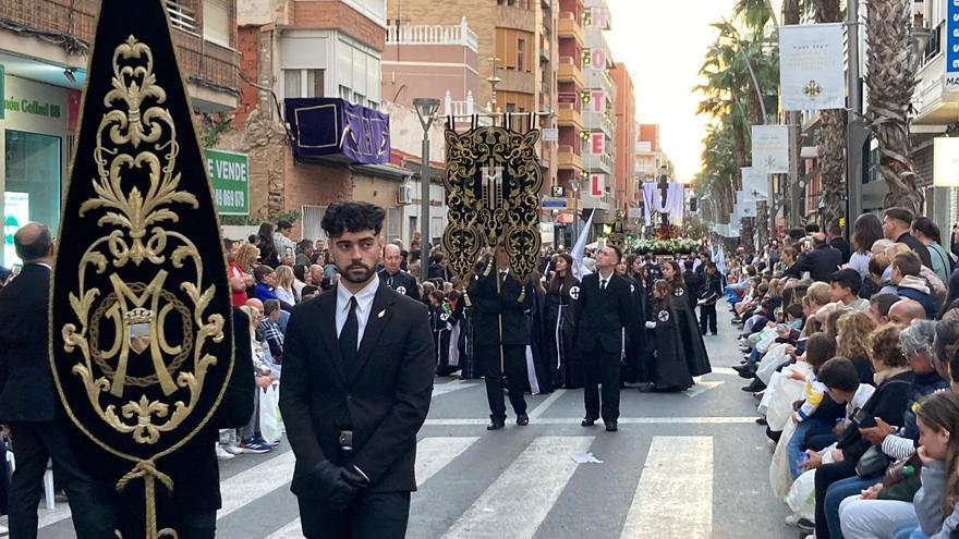 La procesión de Viernes Santo de Torrevieja en imágenes