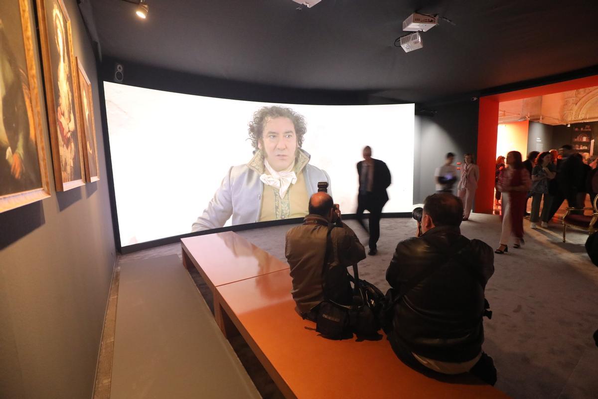 La gran pantalla en la que puede verse el audiovisual de Goya en la Lonja.