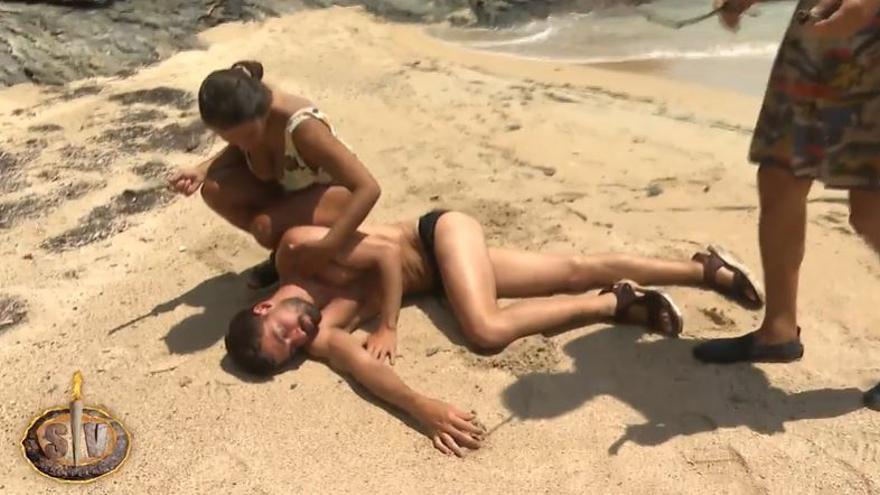 Emergencia en Supervivientes por el estado de salud de este concursante tras sufrir un ataque: “Ayudadme a salir, me han mordido”