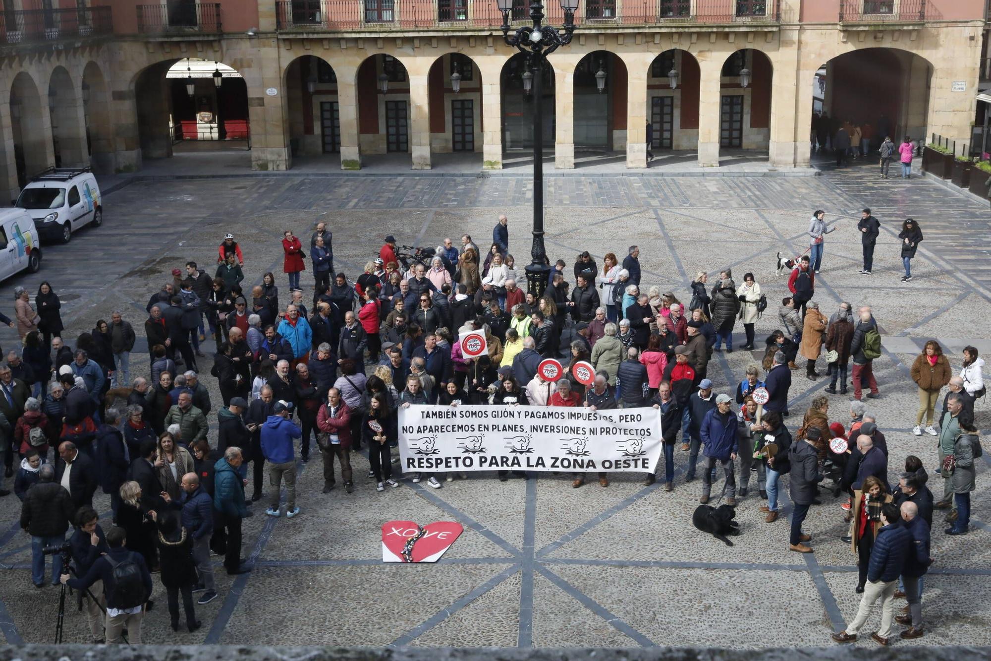 La reunión vecinal con la Alcaldesa por el vial de Jove, en imágenes