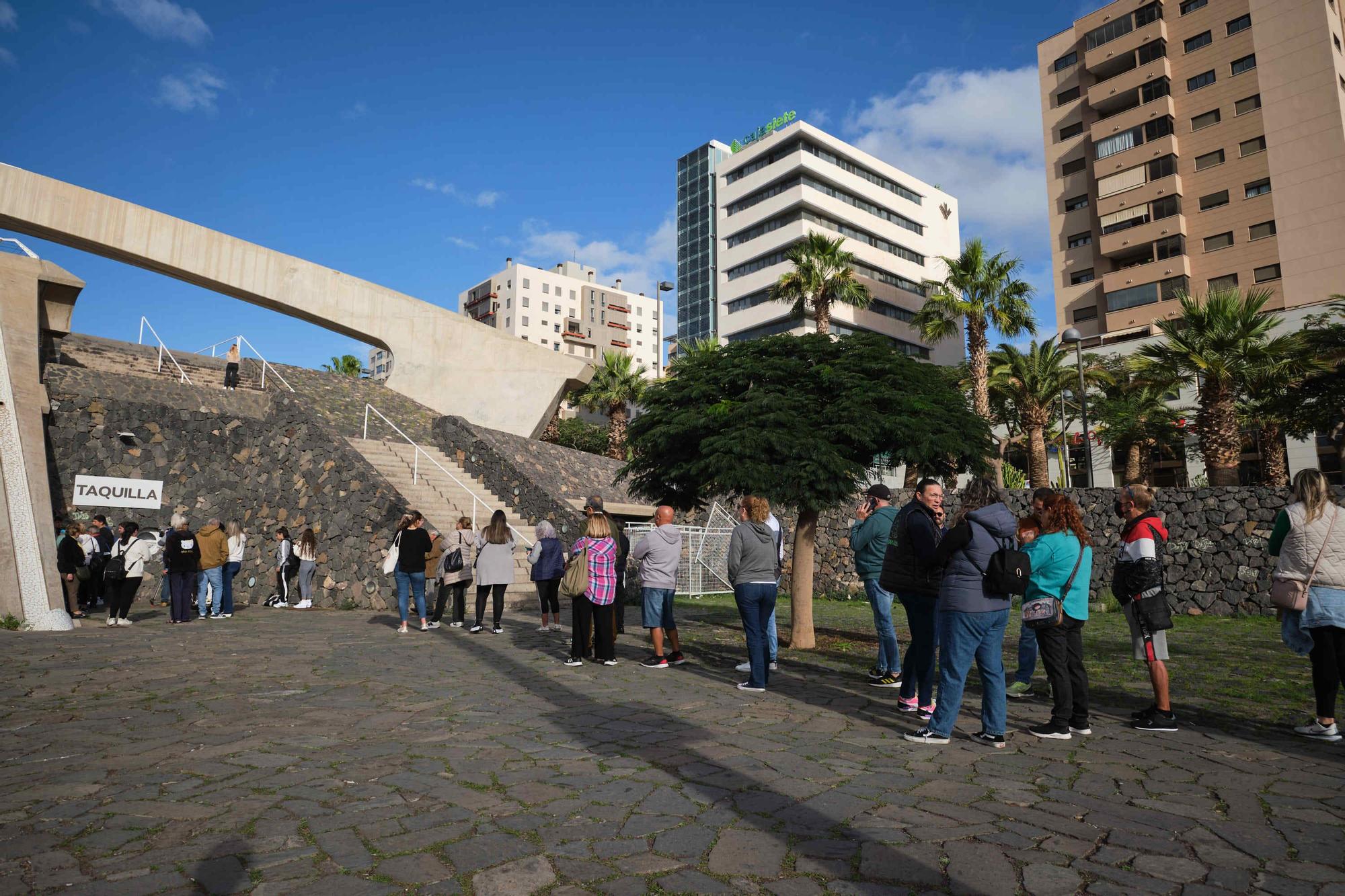 Venta de entrada en taquilla del recinto ferial para el Carnaval de Santa Cruz de Tenerife 2023