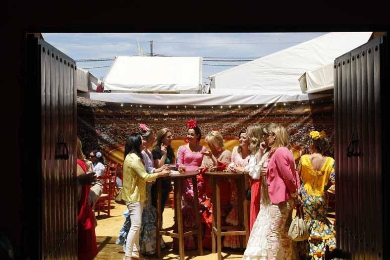 Martes de feria, el real toma color