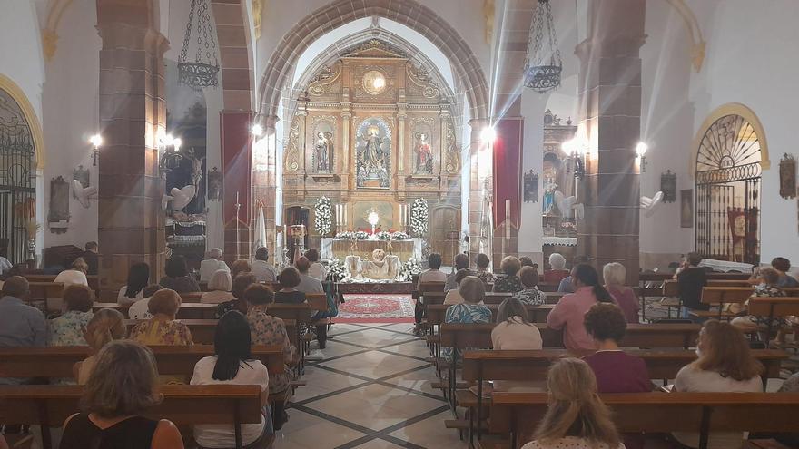 Decenas de fieles se suman a la Fiesta de la Espiga de Pedro Abad