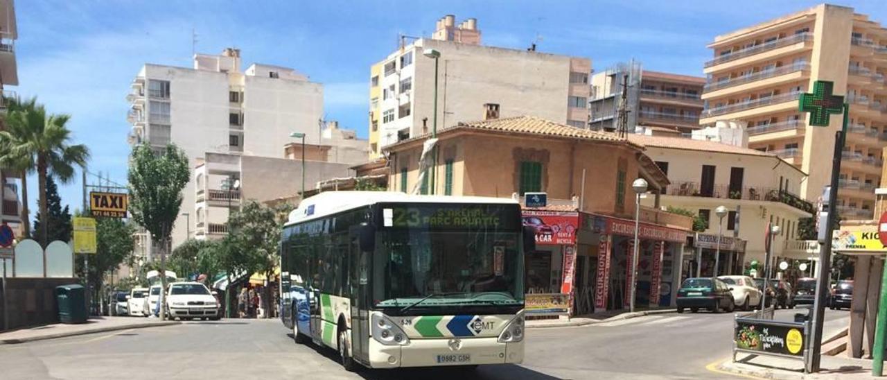 Imagen de s&#039;Arenal, donde los visitantes tienen realmente complicado aparcar sobre todo en temporada turística alta.