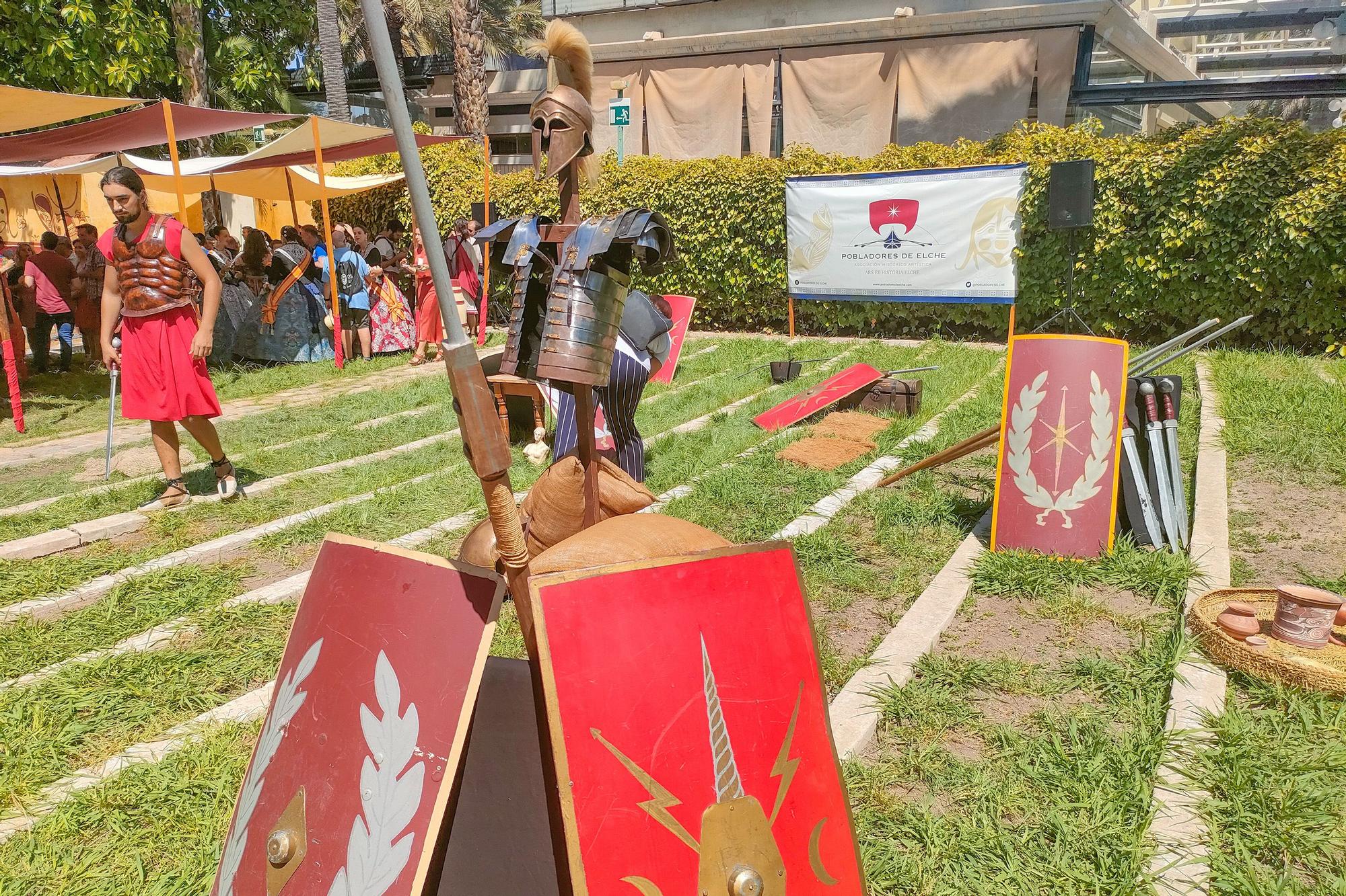 El Ágora Heliketana reabre sus puertas y Pobladores rinde homenaje a dos de sus fundadores