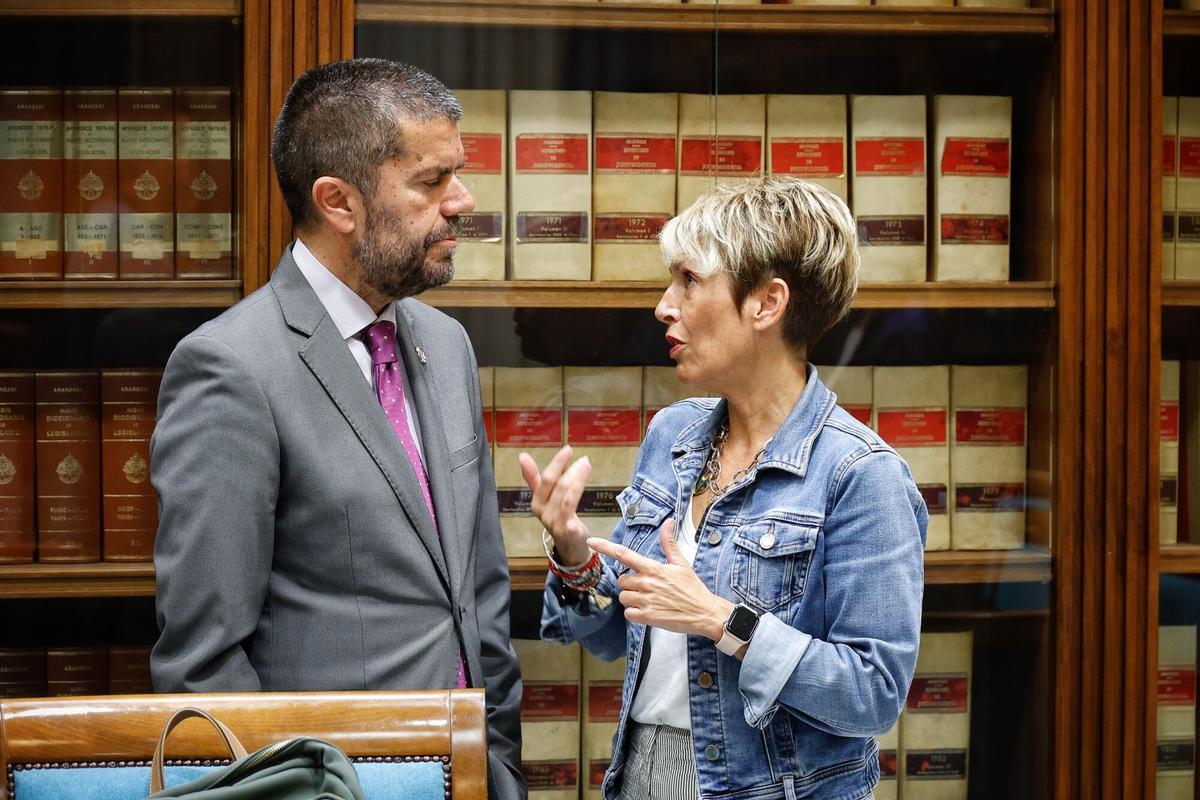 Los rectores canarios comparecen en el Parlamento regional para valorar la ley de ciencia.