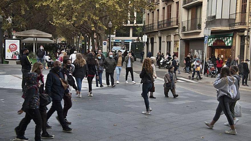 Imatge de gent al Passeig de Manresa