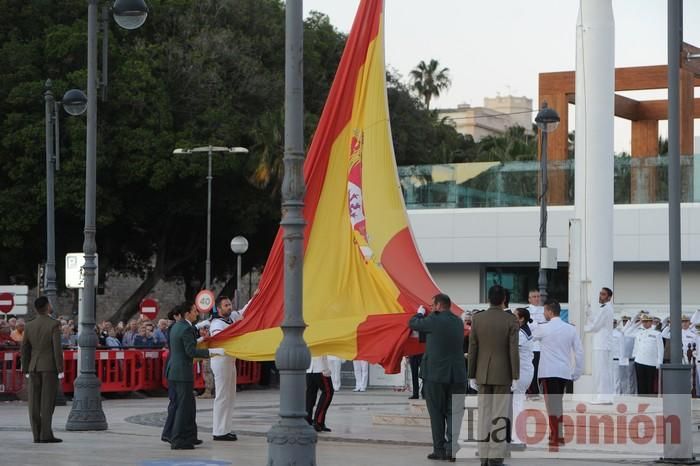 Arriado Solemne de Bandera en el puerto de Cartagena