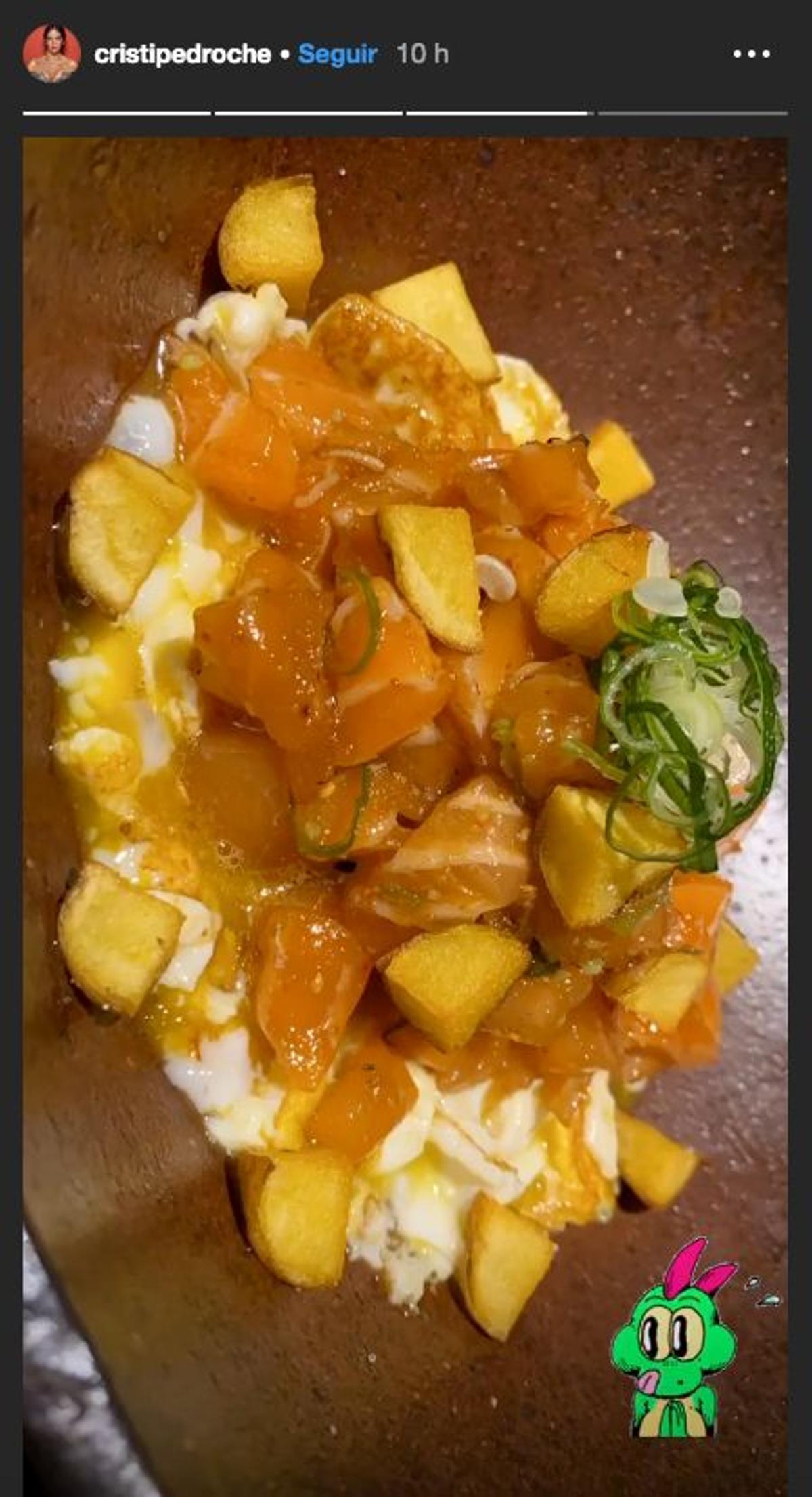 Huevos rotos con salmón marinado de Cristina Pedroche