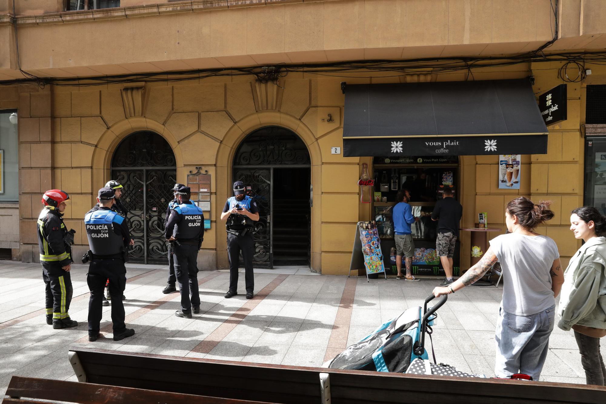 Gran expectación en la calle Asturias por un escape de gas en un piso en obras