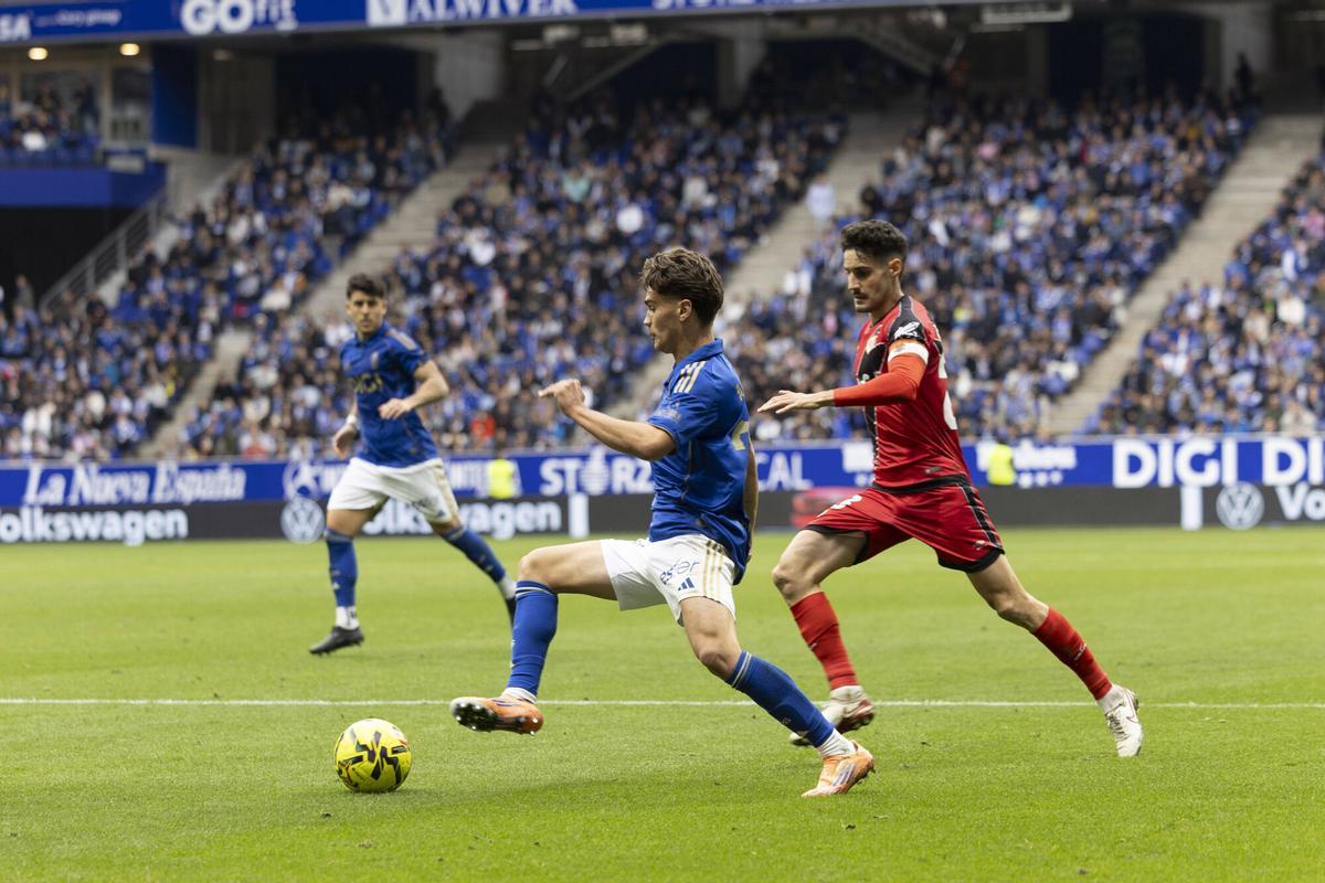 Las imágenes del partido entre el Real Oviedo y el Rayo Vallecano en el ...