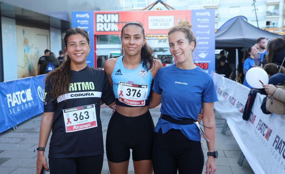 Rocío Andrés, 
Antía Pazos 
e Iria Marcote, 
podio de los
10 kilómetros. 
|  Alba Villar