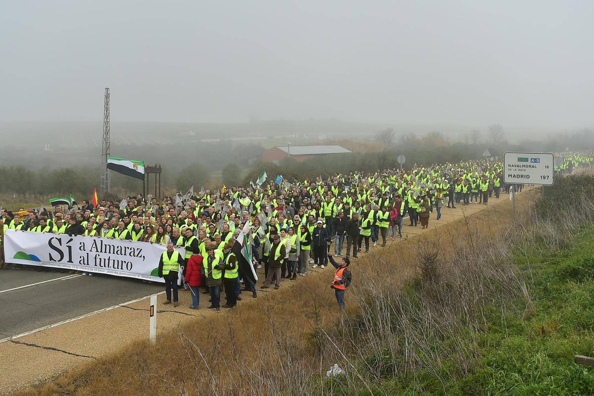 La manifestación contra el cierre de la Central Nuclear de Almaraz, en imágenes