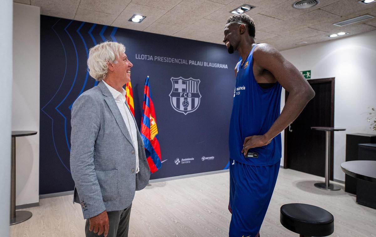 Josep Cubells conversa con Youssupha Fall en el Palau