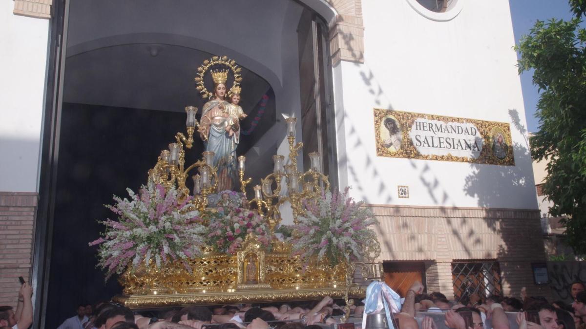 Salida procesional de María Auxiliadora por Capuchinos en 2025