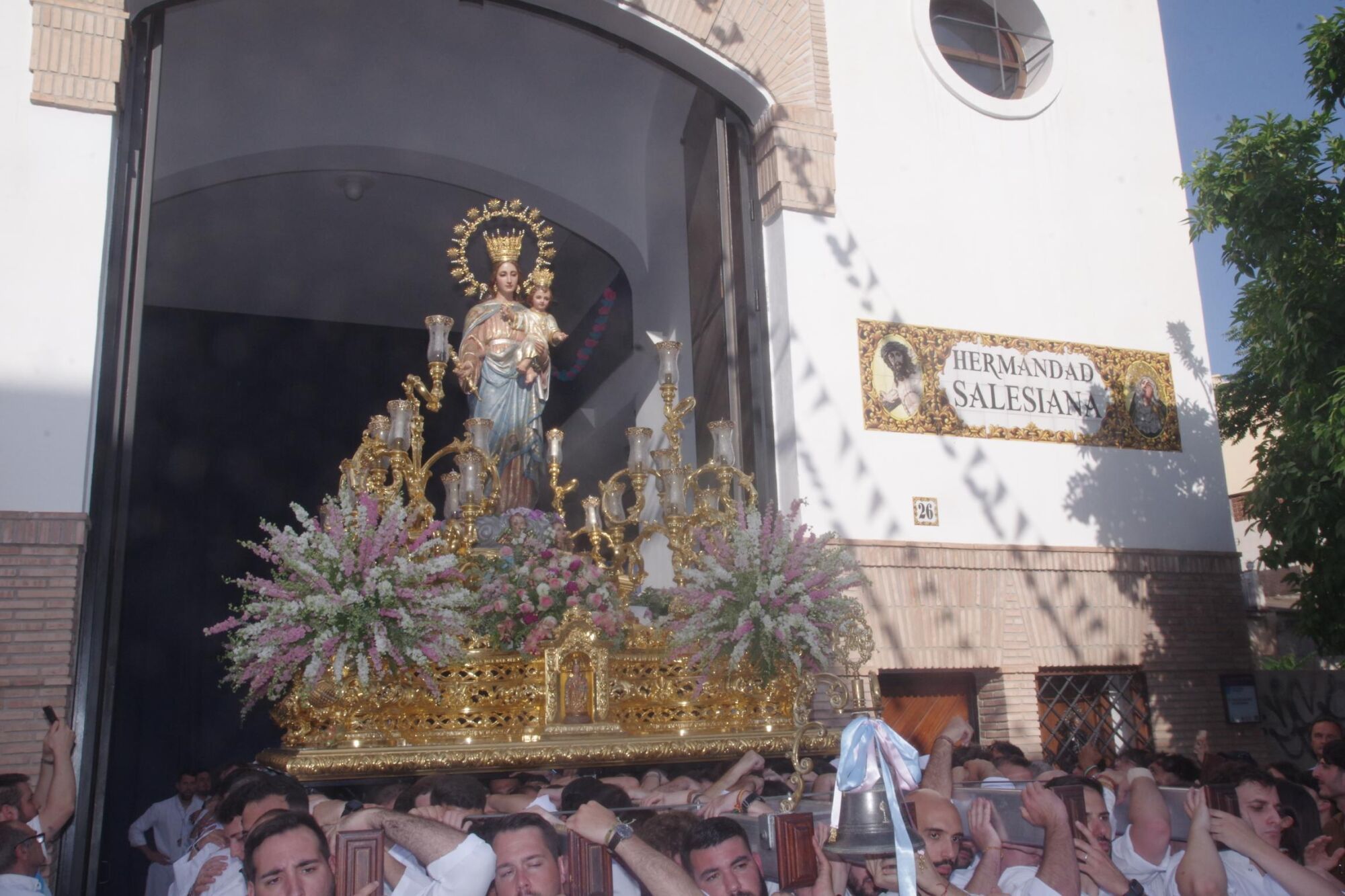 Salida procesional de María Auxiliadora por Capuchinos en 2025