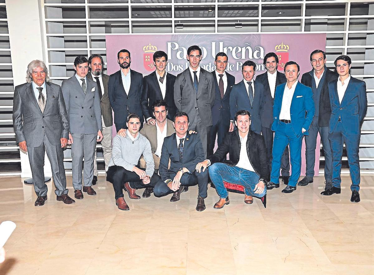 Ureña acompañado de compañeros de profesión
