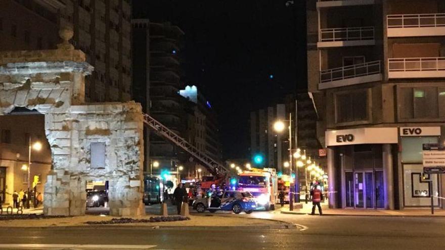 Incendio en una vivienda al lado de la Puerta del Carmen