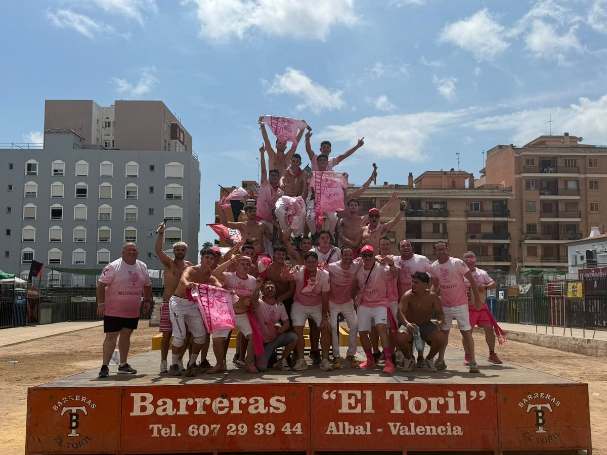 La peña Los Cosacos ha patrocinado buena parte de los actos taurinos organizados este jueves en la programación de les Penyes en Festes.