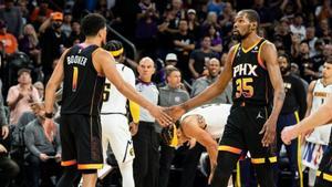 Booker y Durant, los astros más brillantes de los Suns