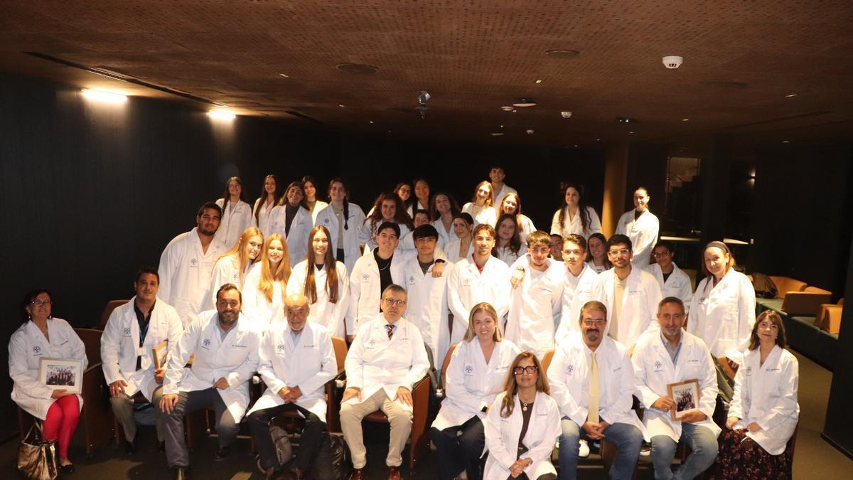 La Universidad CEU Cardenal Herrera ha celebrado el acto solemne de bendición e imposición de batas a los 50 estudiantes de la primera promoción del Grado en Medicina