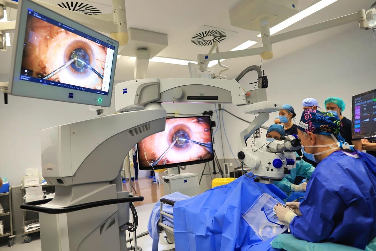 FacoElche: Cirugías de cataratas y glaucoma en directo desde el Hospital del Vinalopó