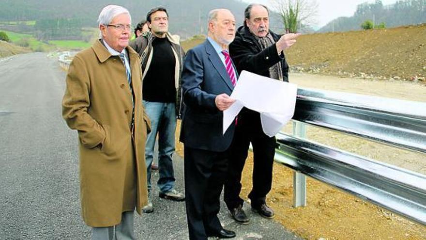 García-Arango, Mortera, De Lorenzo y Villameriel, ayer, en Salas.